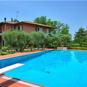 3 bedroom villa with pool and tennis court near Florence, sleeps 6